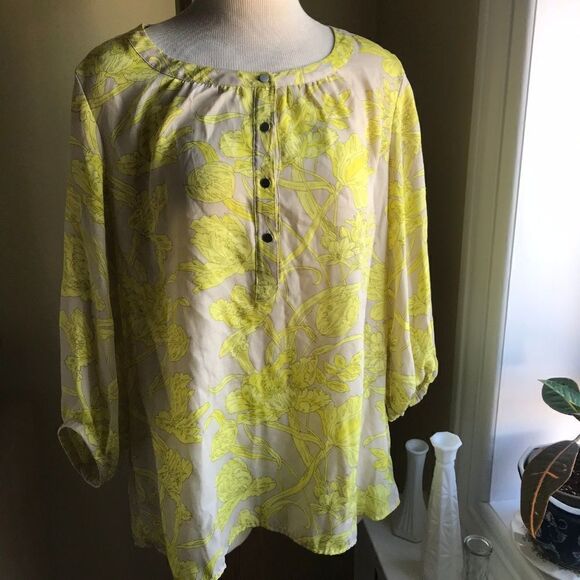 Banana Republic Women's Blouse - Size Medium - Picture 1 of 5